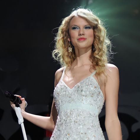 On Stage, Taylor Swift, Swift, A Woman, White