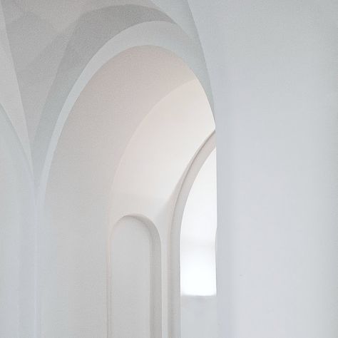 Hall: Chocolate Museum, Cologne. Photo by Wouter and Canon (Wouter Hogendorp) Blanco White, Minimalist Photography, White Noise, White Space, Shades Of White, White Aesthetic, White Board, Pure White, Light And Shadow