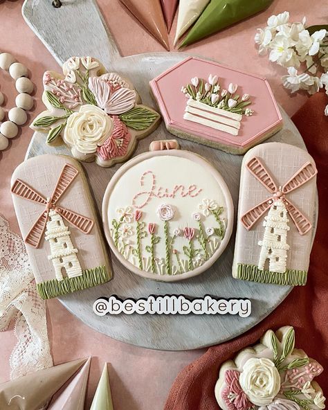 Windmill Cookies Decorated, Vegetable Garden Cake, Cookie Embroidery, Embroidery Cookies, Windmill Cookies, 2023 Embroidery, Cookies Icing, Wildflower Birthday, Cookies Theme