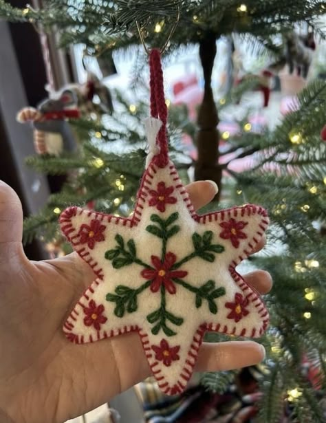 Embroidered Felt Christmas Ornaments Diy, Felt Embroidered Christmas Ornaments, Unconventional Christmas Trees, Embroidery Christmas Ornaments, Sewn Christmas Ornaments, Embroidered Christmas Ornaments, Christmas Felt Ornaments, Felt Ornaments Diy, Diy Felt Christmas Ornaments