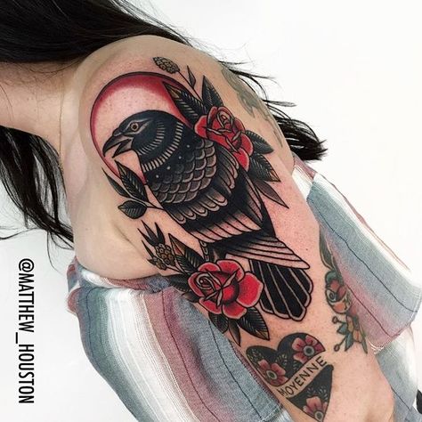 Tattoo Fixers, Bird Tattoos Arm, Rabe Tattoo, Black Bird Tattoo, Tattoo Old School, Crow Tattoo, Upper Arm Tattoos, Raven Tattoo, Tattoo Traditional