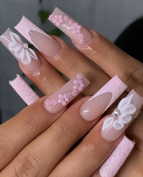 Acrylic Nails Coffin Ideas, Flower Pink Nails, Pink Acrylic Nails Coffin, Nails Acrylic Pink, Baddies Nails, Pink Nails Acrylic, Nails Rose Gold, Rose Gold Nails Acrylic, Girly Nails