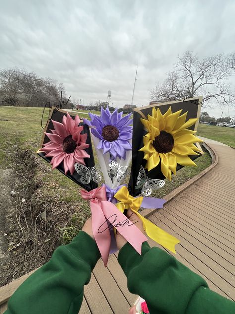 Handmade eternal flowers. For special occasions or just because flowers that last forever. It can be customized to whatever color you want.  The flowers come wrapped in korean paper of your choice and with a butterfly and bow of the same color as the flower. Please note it takes me around 1 to 3 days to finish the product depending on how many flowers you will like. (Flowers pictured on this listing are available to ship immediately)   If you have any questions before ordering please don't hesit Mother’s Day Eternal Bouquet Ideas, Single Eternal Rose, Small Eternal Rose Bouquet, Eternal Flower Bouquet Mothers Day, Ribbon Ramos, One Flower Bouquet, Ramo Ideas, Just Because Flowers, Single Rose Bouquet