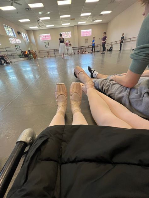 Ballet Reality Aesthetic, Nyc Ballet Aesthetic, Ballet Rehearsal Aesthetic, Messy Ballet Aesthetic, Ballet Academy Aesthetic, Dance Rehearsal Aesthetic, Professional Ballerina Aesthetic, Dance Core Aesthetic, Real Ballet Core