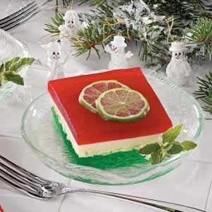 Ribbon Jello, Christmas Jello, Ribbon Salad, Gelatin Salad, Jello Recipe, Strawberry Gluten Free, Jello Salad, Jello Recipes, Crushed Pineapple