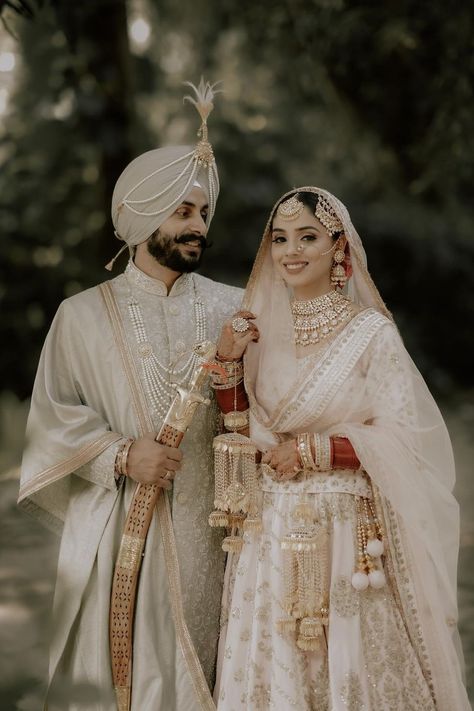 Punjabi Wedding Portraits, Punjabi Wedding Shoot, Punjabi Wedding Couple Poses, Punjabi Roka Ceremony Outfits, Punjabi Bride Aesthetic, Punjabi Wedding Pictures, Wedding Suit Punjabi, Punjabi Wedding Couple Outfit, Punjabi Wedding Suit Bridal Sikh Bride