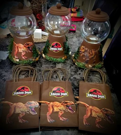 Jurrasic World Birthday Party Ideas Diy, Jurassic Park Party Diy, Jurassic Park Party Centerpieces, Jurassic Park Centerpieces Ideas, Modern Jurassic Park Party, Jurassic Park Centerpieces, Jurrasic Park Birthday Party, Jurassic Park Theme Party, Jurassic Park Party Decorations