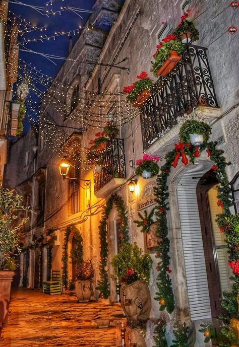 https://flic.kr/p/2dGoSeA | Natale - Italy - Puglia LOCOROTONTO - Old Street Christmas Light-01 Christmas Lights Wallpaper, Lights Wallpaper, Christmas In Italy, Christmas Scenery, Christmas Feeling, Old Street, Christmas Villages, Christmas Scenes, Noel Christmas