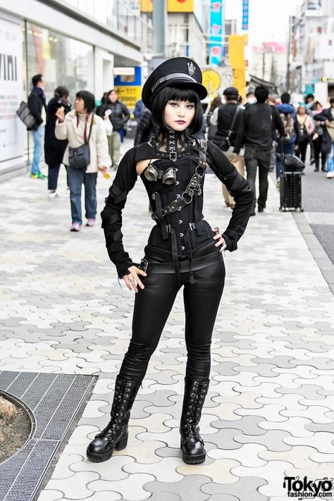 Japanese Steampunk Street Style w/ Ozz On & Pure One Corset Works Japanese Steampunk, Visual Kei Fashion, Steampunk Outfits, Chica Punk, Tall Lace Up Boots, Kei Fashion, Tokyo Street Fashion, Fashion 90s, Grunge Goth