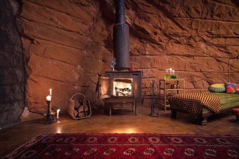 Celebrate the Holidays in ‘The Grinch’s’ Mt. Crumpit Cave | Hypebeast Grinch Bedroom Decor, Grinch Bedroom, Grinch Room, Outdoor Paradise, Stone Mountain, Body Brushing, Farmhouse Chic, Stay The Night, Rustic Elegance