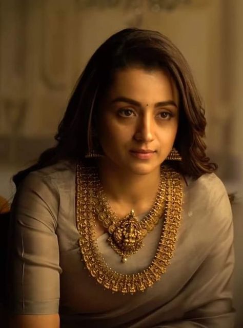 Marvelous Images of Trisha. Indian Photos, Modern Gold Jewelry, Gold Necklace Indian Bridal Jewelry, Indian Jewellery Design Earrings, Antique Jewelry Indian, Indian Woman, Wedding Jewellery Collection, Gold Bride Jewelry, Indian Jewellery Design