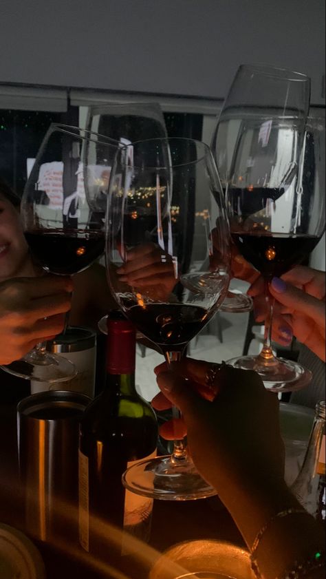 Red Wine Snap, Wine Snapchat Story, Drinking Wine Aesthetic, Wine Vibes, Alcoholic Snapchat, Party Snap, Wine With Friends, Friends Drinking, Story Videos