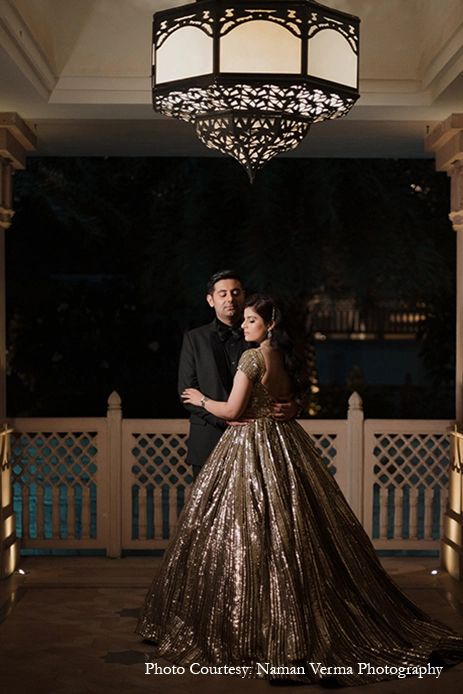 Couple Wedding Photoshoot Poses Romantic, Fine Art Couple Portraits, Indian Wedding Couple Shoot, Indian Couple Reception Photoshoot, Couple Potrait Pic, Wedding Reception Portraits, Indian Wedding Couple Portraits, Sangeet Couple Portraits, Reseption Pose Couple