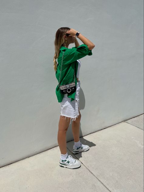 summer green new balance 550 blonde zadig et voltaire outfit verde verano blanco blonde hair New Balance 550 Outfit, 550 Outfit, Green Outfit Ideas, Green New Balance, Neon Prom Dresses, Engagement Photo Outfits Fall, New Balance Outfit, Balance 550, Strapless Prom Dress