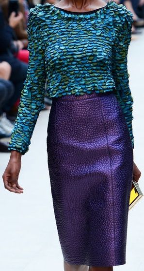 Casual Runway, Streetstyle Accessories, Paris Girl, Couture Dress, Burberry Prorsum, Purple Skirt, Looks Street Style, Dress Gown, 가을 패션