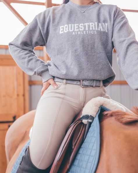 Horse Riding Outfit Equestrian Fashion, Showjumping Aesthetic, Riding Outfit Equestrian, Horse Braiding, Horse Riding Outfit, Equestrian Shirt, Horse Riding Clothes, Horse Aesthetic, Physical Touch