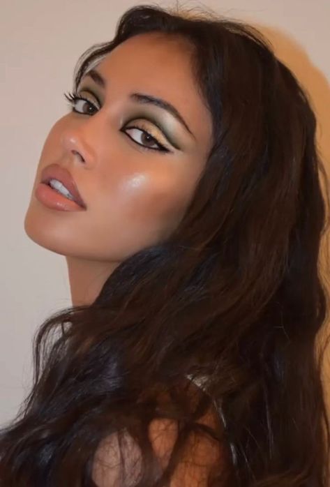 Egyptian Makeup, Maquillage Yeux Cut Crease, Maquillage On Fleek, 90s Makeup, Dope Makeup, Cindy Kimberly, Edgy Makeup, Makeup Eye Looks, Dark Makeup