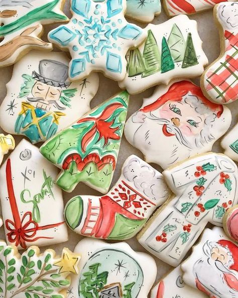 Colorful Christmas Cookies, Airbrush Cookies Ideas, Watercolor Sugar Cookies, Watercolor Christmas Cookies, Cookie Watercolor, Flooded Cookies, Cookie Painting, Painted Sugar Cookies, Watercolor Cookies