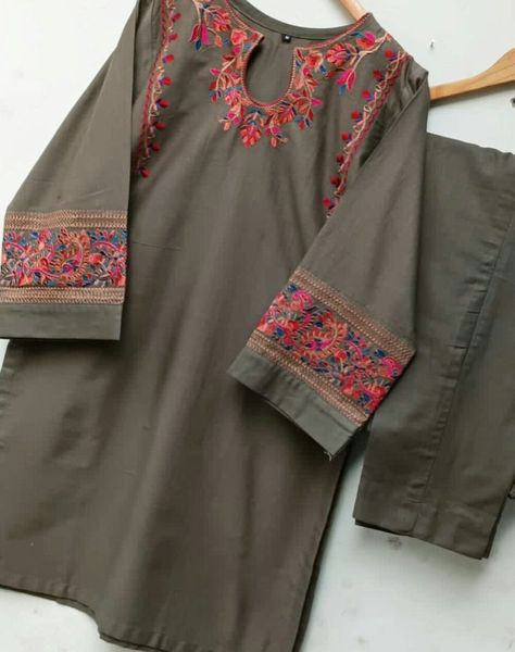 Embroidery Designs For Winter Suits, Kashmir Embroidery Design, Kashmiri Pheran Designs, Plain Suits, Stylish Kurtis Design, Embroidery Fashion Detail, Very Simple Mehndi Designs, Simple Kurta Designs, Pakistani Fashion Casual