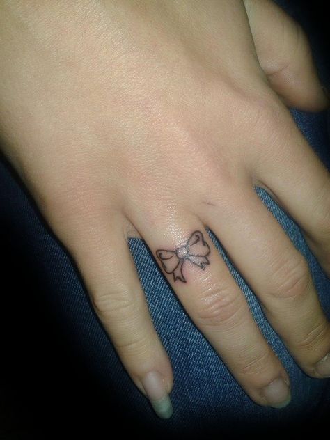 Finger Tattoos Hidden, Finger Ribbon Tattoo, Bow Ring Tattoo, Angel Wing Tattoo On Finger, Bow Finger Tattoos For Women, Small Ring Finger Tattoo, Bow Tattoo On Finger, Bow On Finger Tattoo, Bow Tattoo Finger