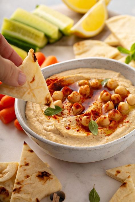 Hummus shouldn't be complicated, right? Easy homemade hummus that is creamy and simple to make is just what you need for a healthy delicious snack! #homemadehummus #hummusrecipe #easyhummus Healthy Hummus Recipe, Healthy Hummus, Hummus Recipe Homemade, Easy Hummus, Avocado Hummus, Make Hummus, Tandoori Masala, Yummy Healthy Snacks, Dip Recipes Easy