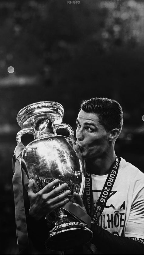 Cristiano R, Cristiano Ronaldo Hd Wallpapers, Image Bleu, Ronaldo Photos, Black And White Football, Cristiano Ronaldo Portugal, Cr7 Wallpapers, Cristiano Ronaldo Juventus, Ronaldo Juventus