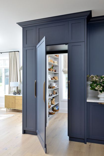 Beautiful Pantry, Hidden Pantry, Desain Pantry, Hidden Kitchen, Pantry Shelving, Transitional Decor Kitchen, Kitchen Pantry Design, Hidden Door, Pantry Door