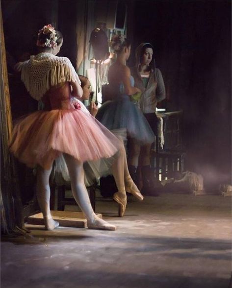 to live is to dance, to dance is to live Ballet Backstage, Ballet Beauty, Russian Ballet, Dance Like No One Is Watching, Ballerina Dancing, Ballet Photos, The Ballet, Frou Frou, Ballet Beautiful