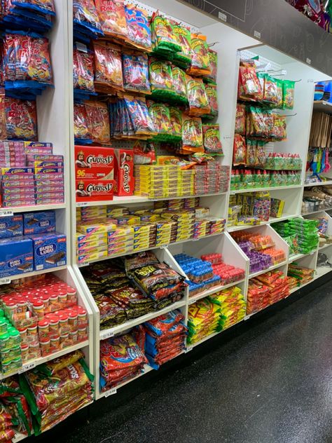 Candy Display Shelf, Candy Store Ideas Design, Candy Store Design Interior, Snack Store Design, Mexican Store Ideas, Candy Shop Decor, Snack Shop Design, Candy Shop Ideas Design, Candy Store Ideas