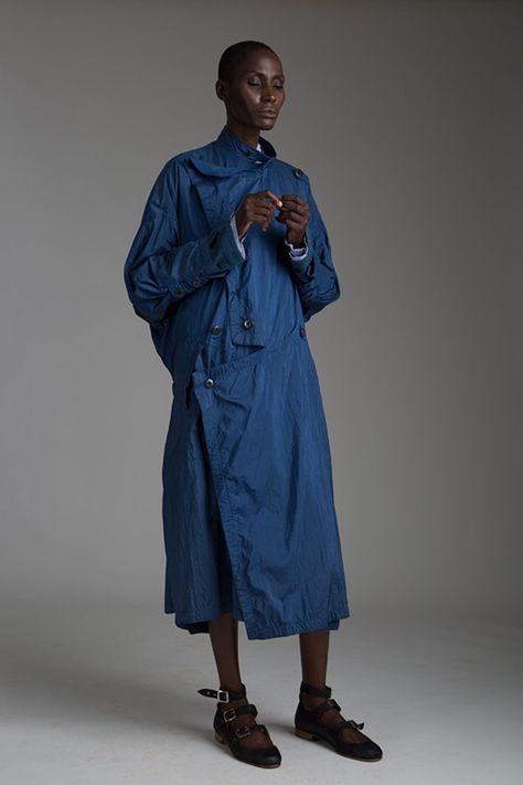 // Vintage Issey Miyake Wind Coat Vintage Issey Miyake, Wind Coat, Mode Prints, Style Bleu, Military Coat, Designer Vintage, Trench Coats Women, Yohji Yamamoto, Issey Miyake