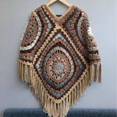 Crochet Poncho Outfit Boho Chic, Bohemian Long Sleeve Crochet Poncho, Fall Crochet Beige Poncho, Bohemian Granny Square Poncho For Festivals, One-size Crochet Poncho For Festivals, Crochet Daisy, Crochet Poncho Patterns, Poncho Pattern, Crochet Wrap