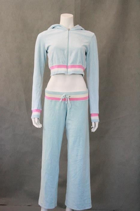 juicy couture Colourful 2000s Outfit, Juicy Couture Track Suit, 2000s Outfit, Juicy Couture Tracksuit, 90s Hip Hop Fashion, 2000s Outfits, Tennis Clothes, 2000s Fashion, Clothes Collection