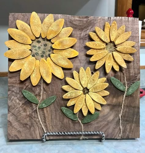 Sunflower Wood Crafts, Sunflower Crafts For Adults, September Decor, Sunflower Things, Craft Night Party, Sunflower Stuff, Sunflower Ideas, Wood Biscuits, Puzzle Night