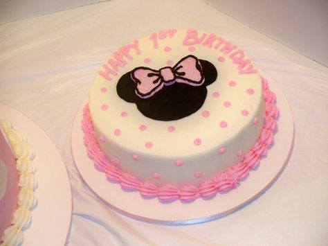 Small and sweet, something I could make myself. Minnie Mouse Cakes, Minnie Mouse Cake Design, Minnie Mouse Smash Cake, Mini Mouse Birthday Cake, 1st Birthday Smash Cake, Mickey Mouse Themed Birthday Party, Cake Recipes At Home, Minnie Mouse Birthday Cakes, Smash Cakes