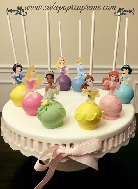 Princess cake pops Cake Pops Ideas, Cake Pop Ideas, Princess Cake Pops, Disney Princess Birthday Party, Princess Theme Birthday, Cake Pop Decorating, Pop Ideas, Birthday Cake Pops, Cake Pops How To Make