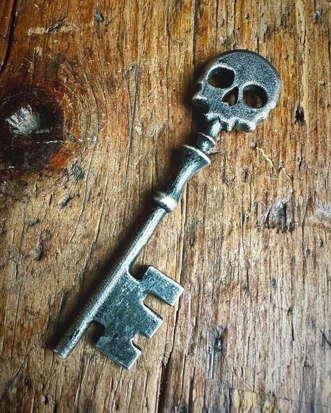 "This custom designed skeleton key (sometimes called a master key) with a skull-shaped bow is made stainless steel and aged ebony wax to give it depth and character. Great for costumes, gifts, and decoration. My copy was designed as a prop for a Caribbean pirate themed family \"staycation\" adventure. NOTE: My shop's prices now include Etsy's recently increased seller fees. Thank you for understanding." Old Lock And Key, Cool Key Designs, Vintage Keys Aesthetic, Cool Keys, Aesthetic Keys, Keys Aesthetic, Key Aesthetic, Skeleton Key Tattoo, Skelton Key