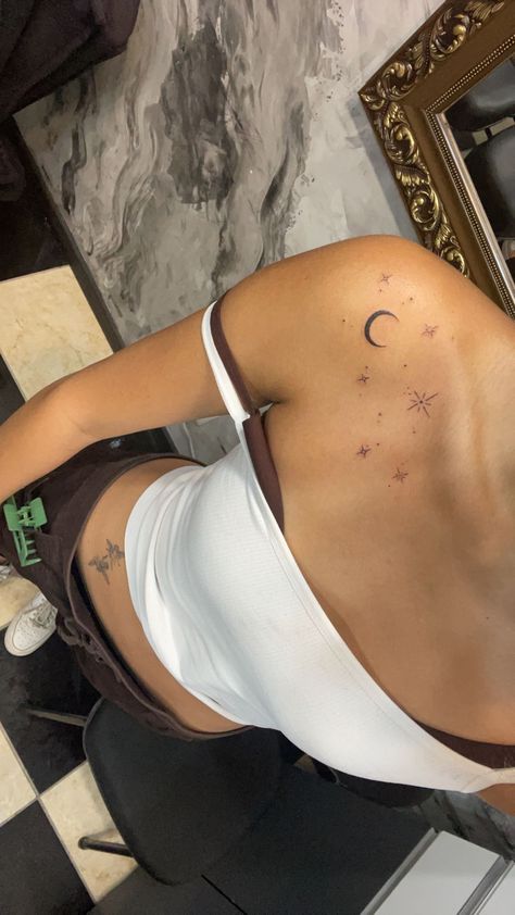 Subtle Tattoos For Women Inspiration, Tattoo On Strechmark, Jupiter Tattoo Planet, Stars On Collar Bone Tattoo, Cutesie Tattoos, Small Ribcage Tattoo, Aesthetic Tattoos Women, Tats Between Breast, 00:00 Tattoo