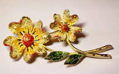 Large Statement Vintage Mid-Century textured enamel Signed ART Yellow & Orange Flower Brooch Pin 🌼 Fantastic! I will properly gift 🎀 about ART: Offering high quality jewelry with an emphasis on medieval & renaissance styles, Arthur Pepper was in business from the late 1940s making jewelry signed Pearl Jewels, Art Yellow, Flower Vintage, Personalized Gift Tags, Orange Flower, Vintage Brooch, Yellow Flower, Rhinestone Necklace, Gorgeous Necklaces