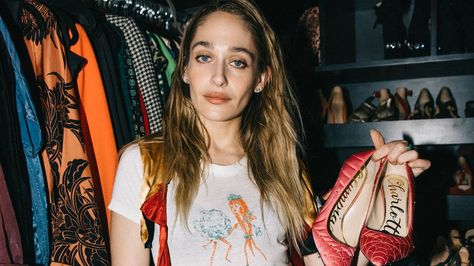 Jemima Kirke Collects Old T-Shirts and Children's Halloween Costumes Jemima Kirke Style, Childrens Halloween Costumes, Jemima Kirke, Closet Tour, Red Hook, Normal Clothes, Old T Shirts, Closet Fashion, A Relationship