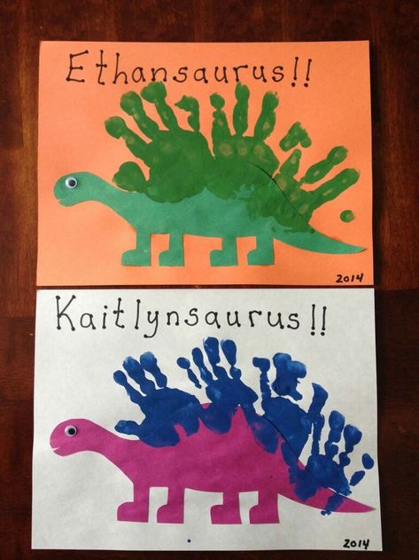 Handprint Dinosaur, Dinosaur Crafts Kids, Dinosaur Crafts Preschool, Dinosaur Classroom, Dinosaur Lesson, Dinosaur Theme Preschool, Dinosaur Activities Preschool, Dinosaurs Preschool, Preschool Art Projects