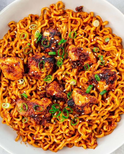 How to make Buldak Ramen at home · i am a food blog Buldak Ramen Recipe, Spicy Noodles Recipe, Buldak Ramen, Hot Chicken Flavor Ramen, Ramen Recipes Easy, Easy Ramen, Salty Food, Mie Goreng, Spicy Ramen