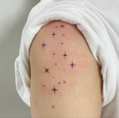 ਏਓ Aesthetic Aries Tattoo, Sparkle Hip Tattoo, Tattoo Ideas Sparkle, Sprinkles Tattoo, Star Sparkle Tattoo, Hip Tattoo Ideas Female, Arm Tattoos Stars, Female Hip Tattoos, Women Hip Tattoos