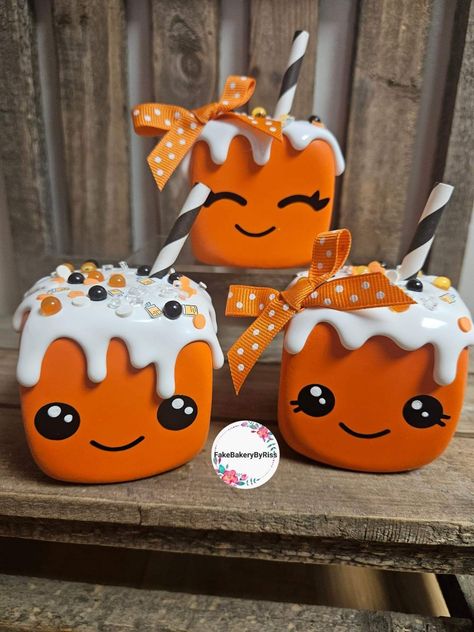 Halloween Wood Blocks Diy, Marshmallow Foam Dice, Dollar Tree Marshmallow Dice, Foam Dice Marshmallows, Diy Dollar General Decor, Dollar Tree Dice Crafts, Foam Dice Dollar Tree Crafts, Foam Dice Crafts, Group Craft Ideas