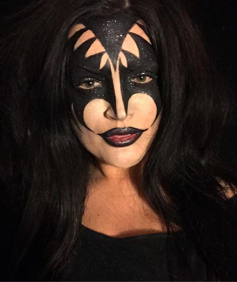 Kiss Makeup Band, Kiss Band Costume, Kiss Face Paint, Disfraces Ideas, Adult Face Painting, Paint Makeup, Kiss Face, Hot Halloween Outfits, Face Paint Makeup