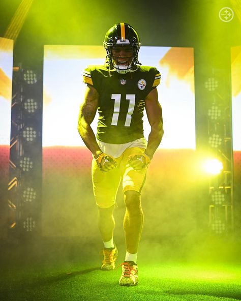 Media day flicks going crazy 😮‍💨 The post Pittsburgh Steelers: Media day flicks going crazy… appeared first on Raw Chili. Nfl Media Day, Football Media Day, Media Day, Locker Room, Sport Football, Pittsburgh Steelers, Lacrosse, Going Crazy, Mens Fitness