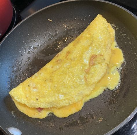 Omlet Aesthetic, Omlet Recipes, Eggs Breakfast, Good Morning Breakfast, Table Manners, Dinner Meals, Coffee Aesthetic, Love Eat, Morning Breakfast