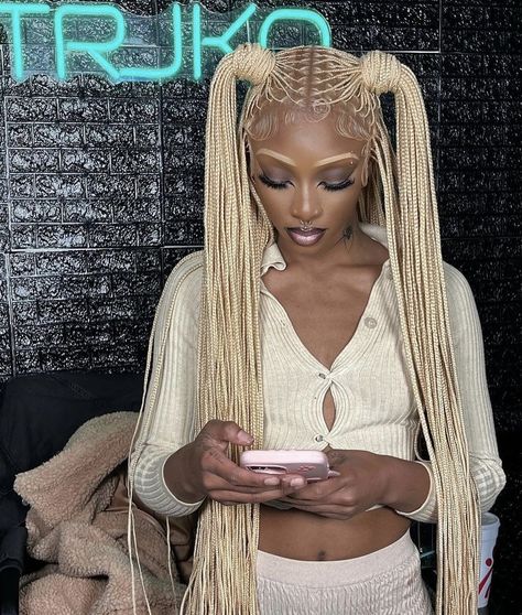 Black girl with long blonde box braids Braid With Ponytail, Short Short Haircuts, Ponytail Crochet, Half Up Half Down Braid, Box Braid Hair, Blonde Layered Hair, Cornrows Styles, Braided Styles, Blonde Braids