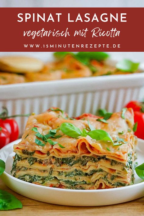 Entdecke meine vegetarische Spinat Lasagne mit Ricotta und Tomatensoße, die schnell und einfach im Ofen zubereitet ist. Healthy Spinach Lasagna Recipes, Vegan Spinach Lasagna, Veggie Lasagna No Ricotta, Spinach And Ricotta Lasagne, Veggie Lasagne, Aubergine Lasagne Vegetarian, Vegetarian Lasagne, Ricotta, Plant Based