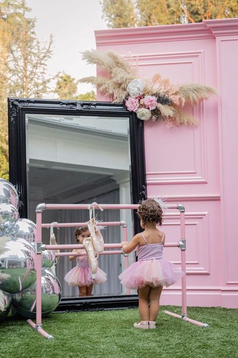 Ballerina 1st Birthday Photoshoot, Ballerina Birthday Photoshoot Ideas, 2nd Birthday Party Tutu Theme, Ballerina Two Year Old Party, Tu Two Birthday Party, Ballerina Party Backdrop, Ballet Birthday Theme, Ballerina 4th Birthday Party, Ballerina Birthday Photoshoot