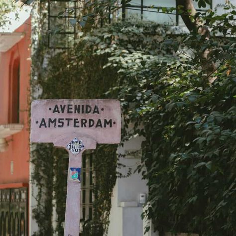 The Concise Guide to La Condesa, Mexico City (2024) Vintage Mexico City, Mexico City Aesthetic, Condesa Mexico City, Art Deco Houses, Plaza Design, Pedestrian Walkway, Art Deco Buildings, México City, City Aesthetic